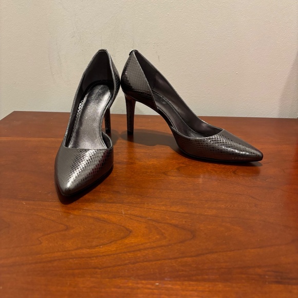 MICHAEL Michael Kors Metallic Heels - Picture 2 of 9